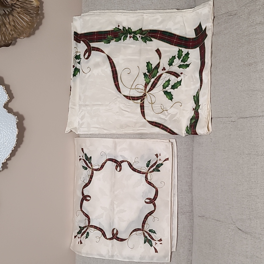 New Lenox Holiday Nouveau Oblong Christmas Tablecloth 60" x 84" and 8 napkins